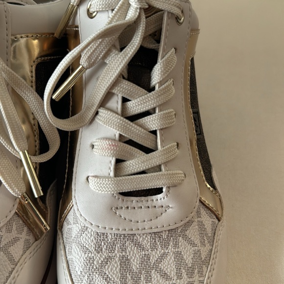 Michael Kors Maddy Two-Tone Logo Trainer. - Picture 4 of 4